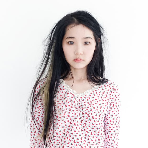 샵페어리 리틀 스트로베리 레이스 탑 화이트 판매합니다