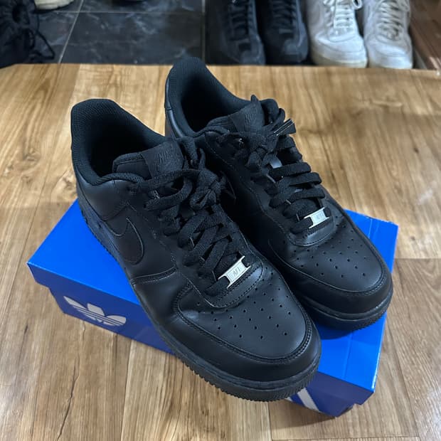 나이키 에어포스1  트리플 블랙 (275)