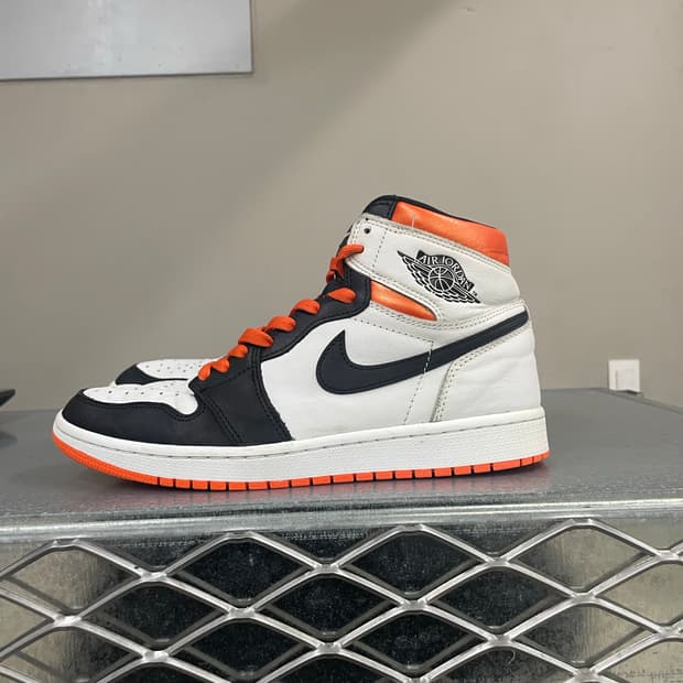나이키 에어 조던 1 레트로 하이 OG 일렉트로 오렌지 270