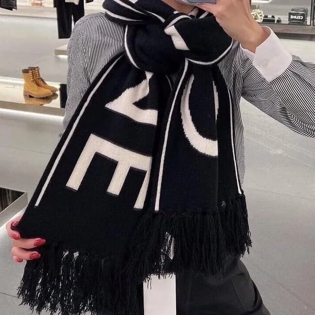 셀린느 스테디로고 울캐시미어 스카프 블랙 오프화이트