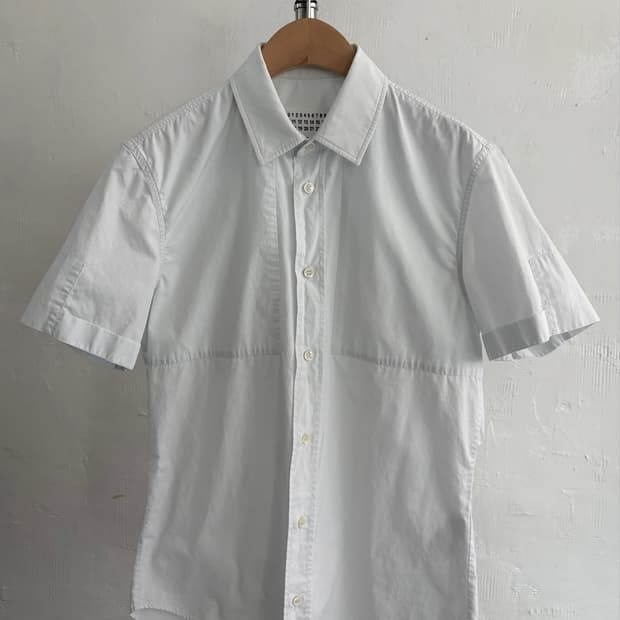 Maison Margiela 메종마르지엘라 화이트 반팔 셔츠