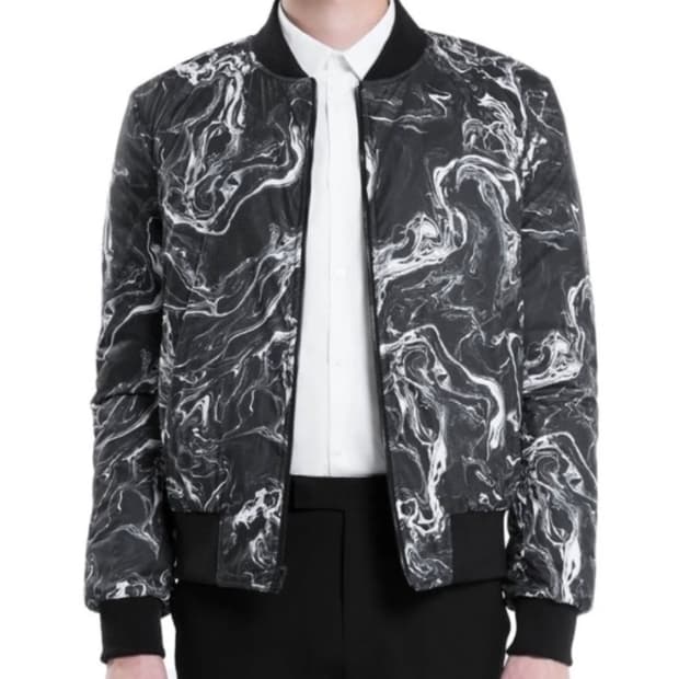 산드로 옴므 마블 프린트 리버시블 퀼팅 봄버 자켓 95