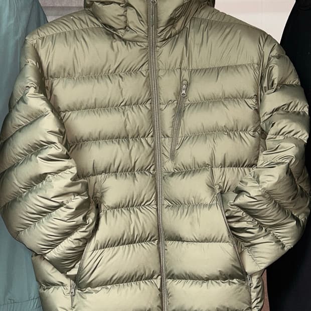 무신사 스탠다드 무탠다드 시티 레저 후드 라이트 다운 자켓 카키