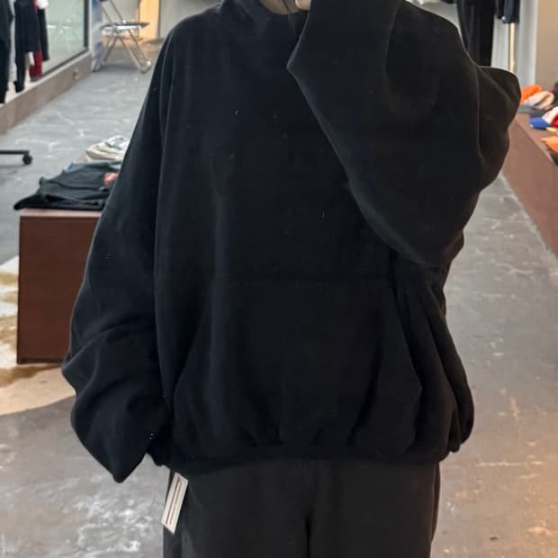 이지갭 엔지니어드 바이 발렌시아가 도브 블랙 후드티 H2858