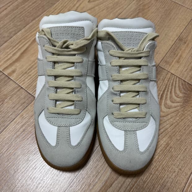 [37] 메종마르지엘라 독일군 컷아웃 뮬 스니커즈 화이트