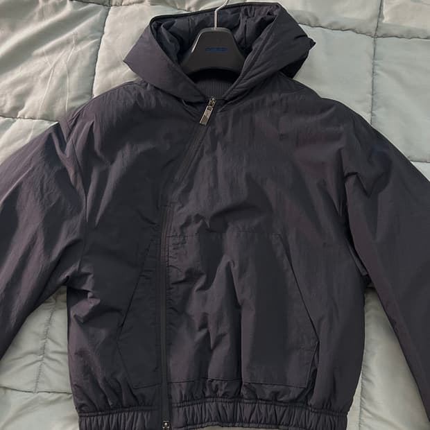 아더에러 (세미 오버사이즈 핏 우븐 패디드 후디 재킷)