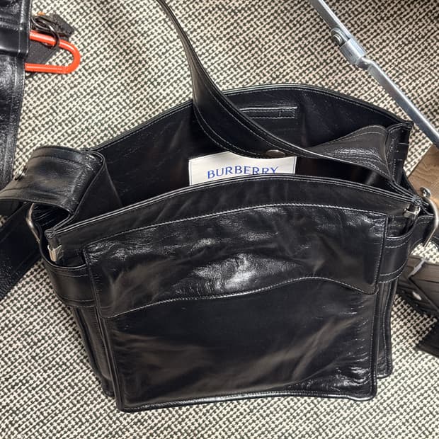 버버리 헌터 토트백 블랙 