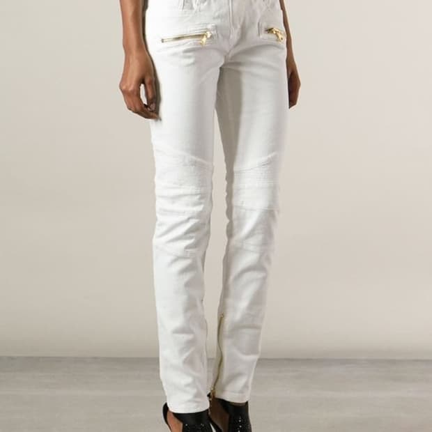 발망(BALMAIN) 금장 디테일 화이트 바이커 데님 팬츠
