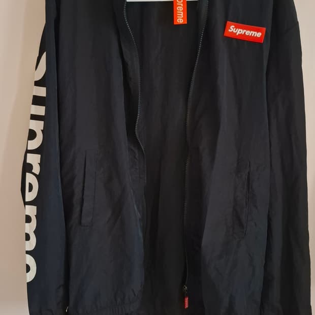 슈프림 바람막이