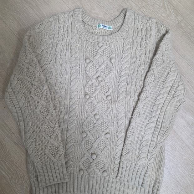 빔즈하트 라운드넥 케이블 니트