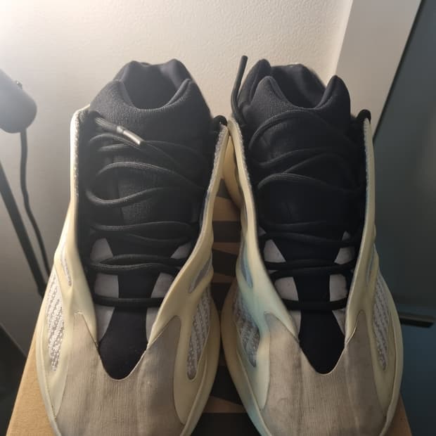 아디다스 이지 adidas yeezy 700 v3 아자엘 290