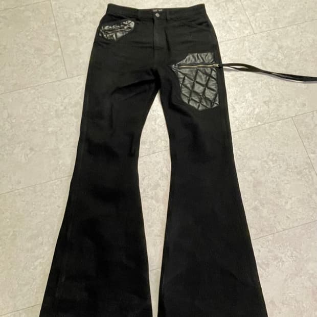 Emostanceclub 가죽 패치 바지 구해요