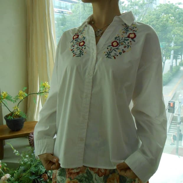 실꽃 카라 코튼 셔츠