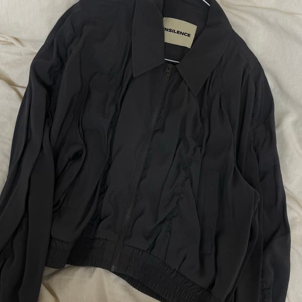 인사일러스 우먼 점퍼