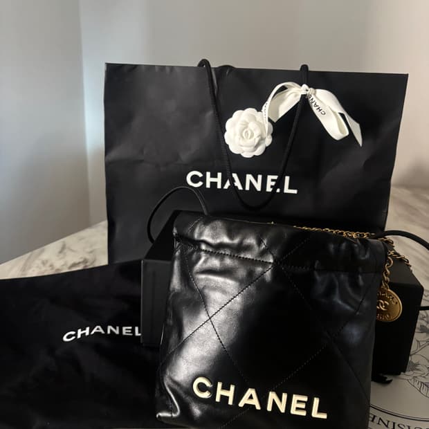 샤넬 22백 미니 블랙 램스킨