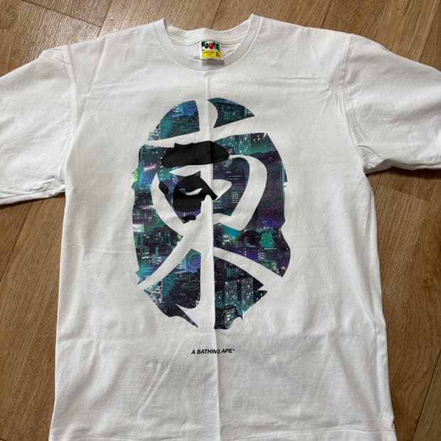 베이프 네온 도쿄(동경) 티셔츠 xl