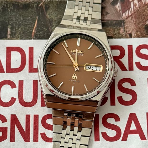 Seiko 세이코 쿼츠 스퀘어 Type II 브라운 Day-Date 19