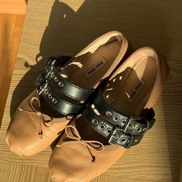 미우미우 발레리나 슈즈 베이지 블랙 37