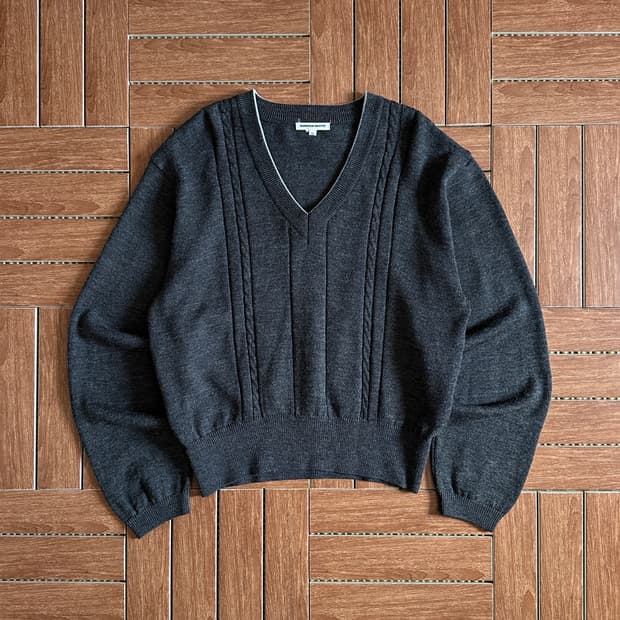 Green Mate v-neck wool knit sweater