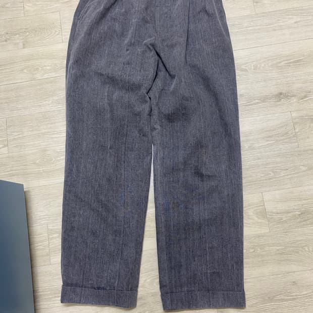 Mono prive Textured Two Tuck Trousers 1