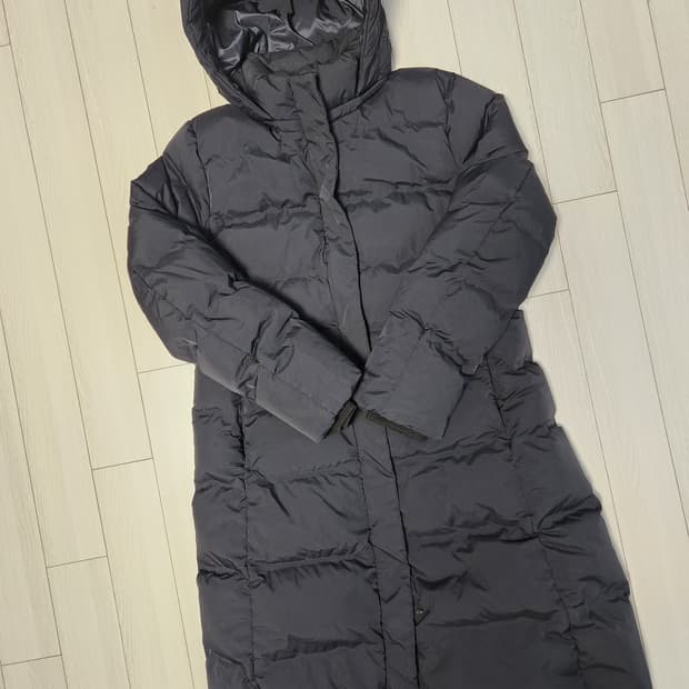 유니클로 덕다운 여성 롱패딩 사이즈L

지퍼 사용감 외에 오염하자없이 깨