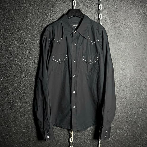 ΩMKΩΣ – Studded Black Western Shirt  블랙 