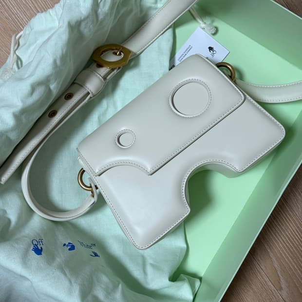 오프화이트 버로우22 스무스 레더 숄더백