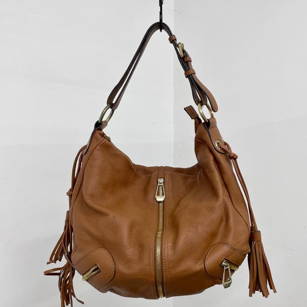 브라운 레더 지퍼 태슬 호보백