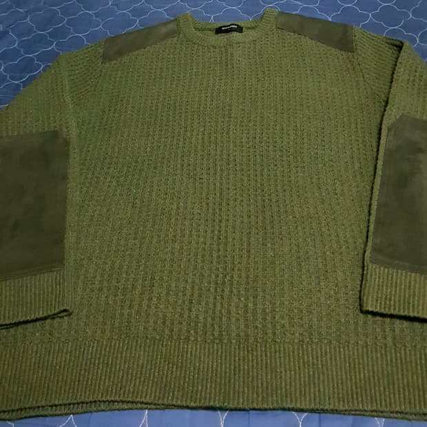 버커루 와플 스웨이드 배색 라운드넥 니트 카키 (100)