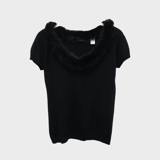 콤사이즘 래빗퍼 포인트 블랙 반팔 울 니트 60384