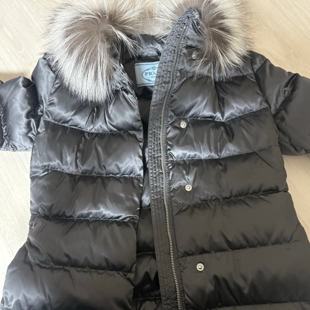 프라다 폭스퍼 구스다운 여자 패딩 