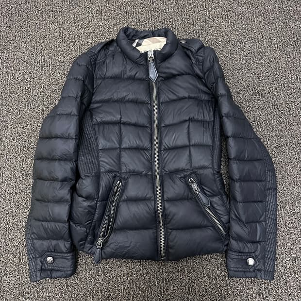 버버리 정품 여성 구스다운 경량 패딩 블랙 M