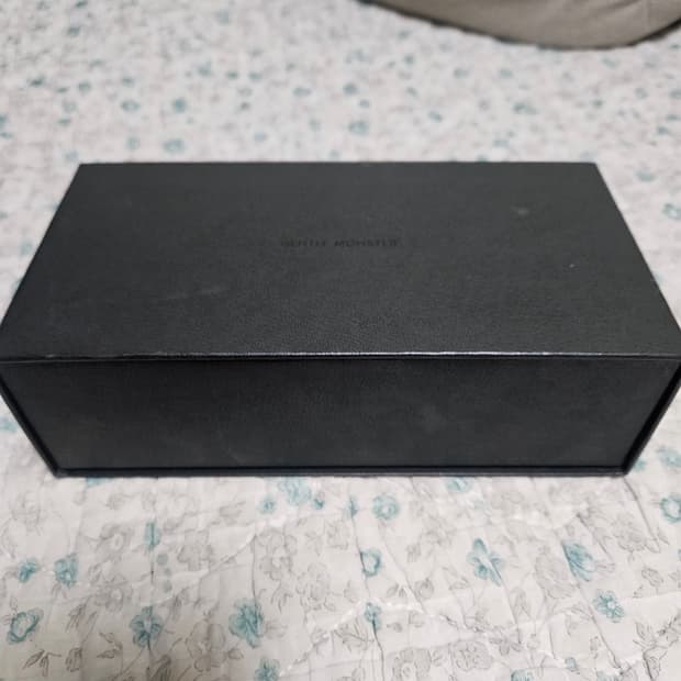 젠틀몬스터 Moon Cut 블랙/골드 선글라스