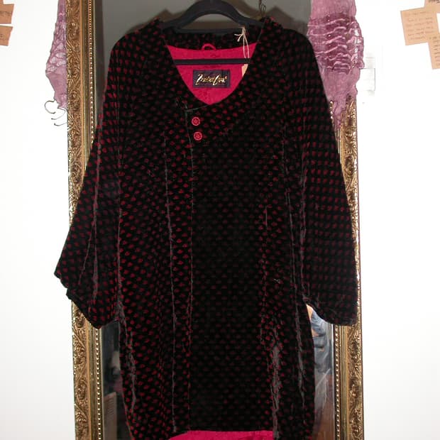 Vintage black & red velvet pattern top