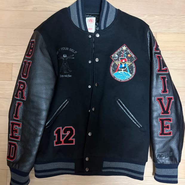 베리드 얼라이브 리얼레더 바시티자켓