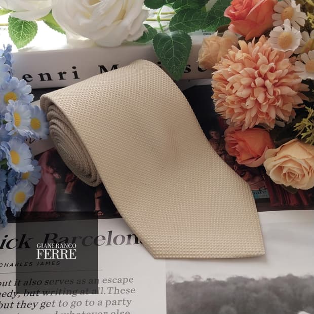 지안프랑코 페레 실크 아이보리 넥타이 8.7cm A+등급 K1590
