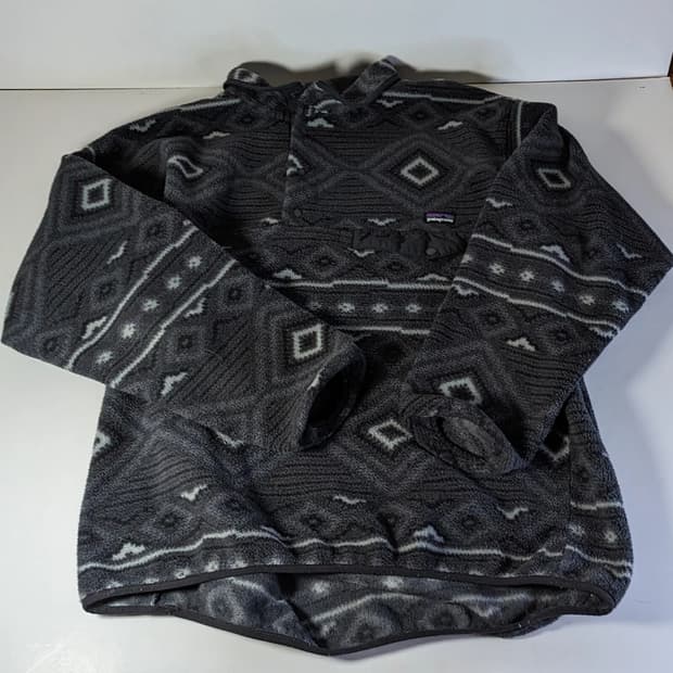 10s 파타고니아 신칠라 스냅-T 아이오타 패턴