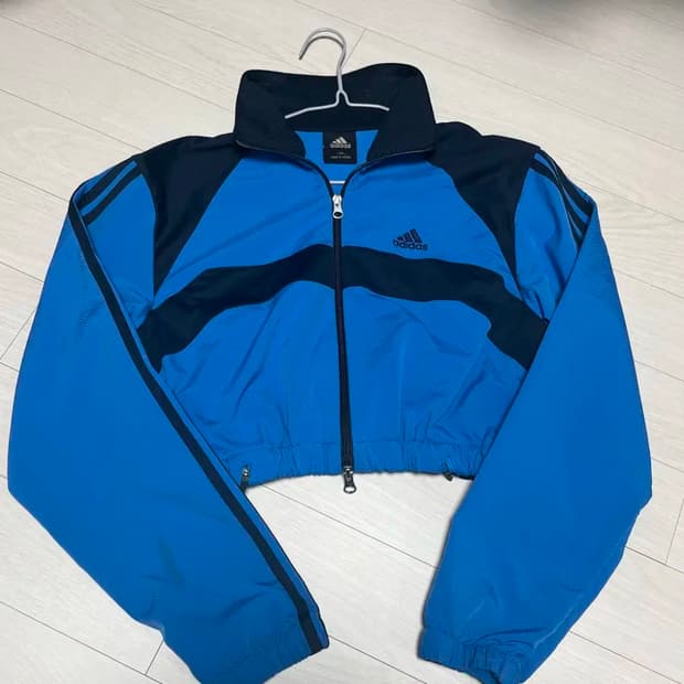 김코디 재미삼아 리폼 크롭 빈티지 커스텀 바막 아디다스 바람막이 집업