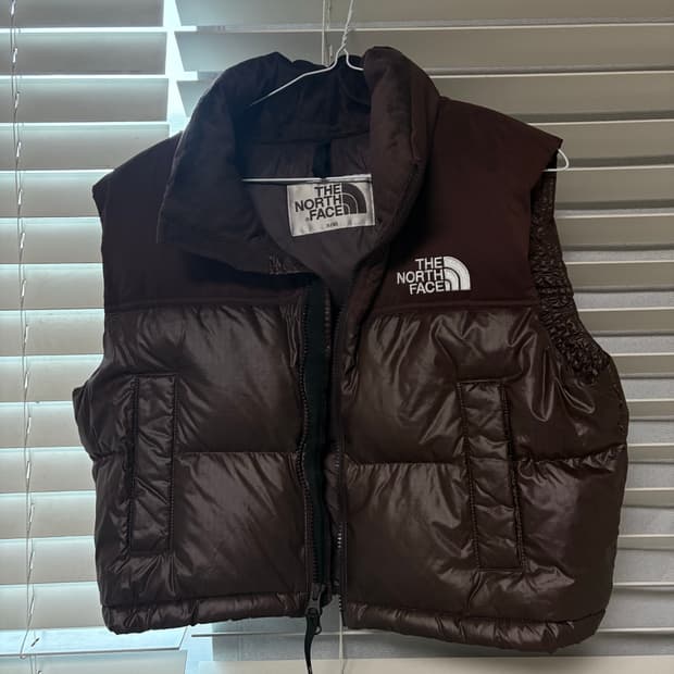노스페이스 눕시 크롭 조끼패딩 브라운 (1회착)
