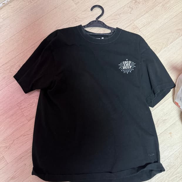 인투더딥 반팔티