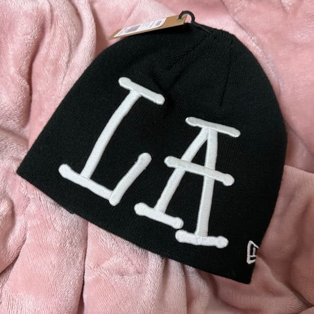 스투시 뉴에라 스컬캡 LA 비니 블랙