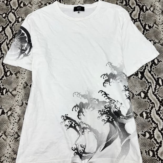 “Vintage” Oriental Print White Tee