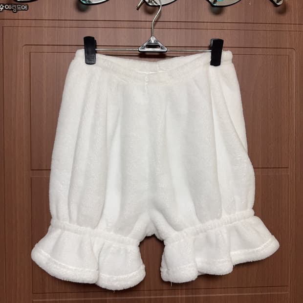 서브컬쳐 화이트 아노깔 천사깔 극세사 퍼 폼폼 밴딩 반바지 팬츠