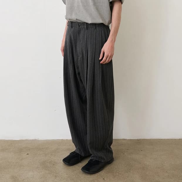 노운 wide tapered pants (stripe charcoal)