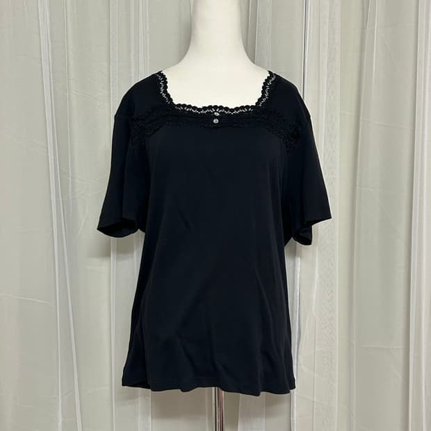 Theoria 공겜여주 레이스 큐빅 반팔 탑