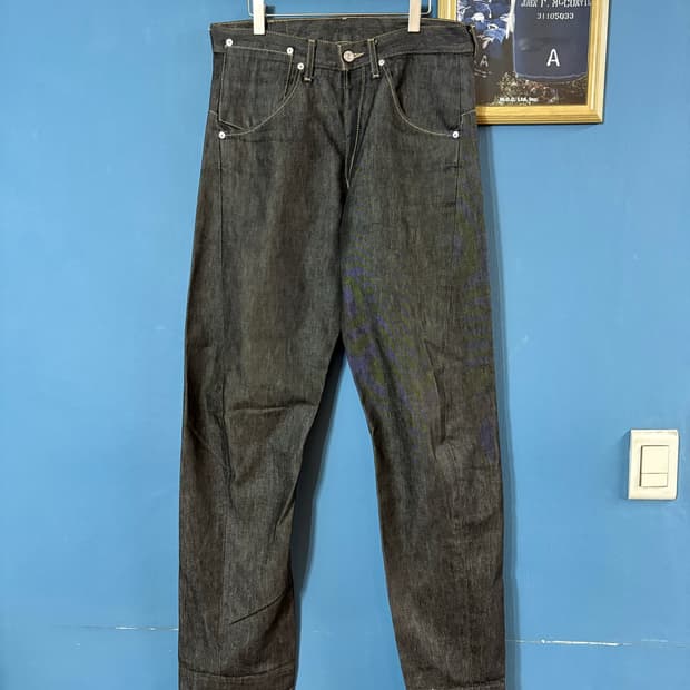 00‘s Levi's engineered denim pant.