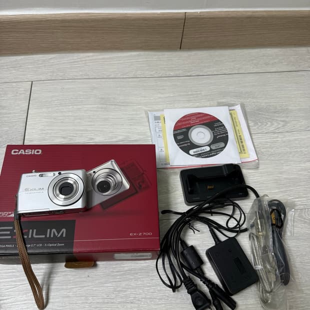 카시오 EXILIM EX-Z700 디지털카메라/디카