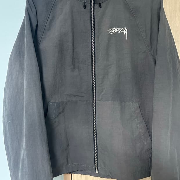 스투시 바람막이