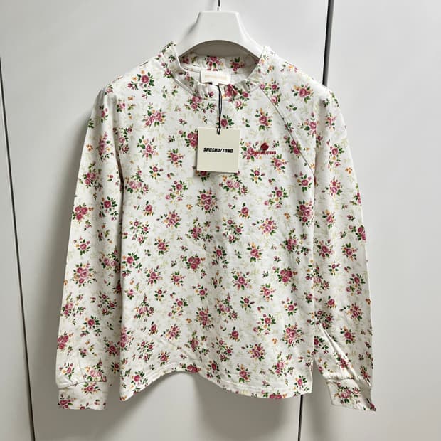 [6,8,10]슈슈통 26ss 플로럴 롱 슬리브리스 탑/화이트