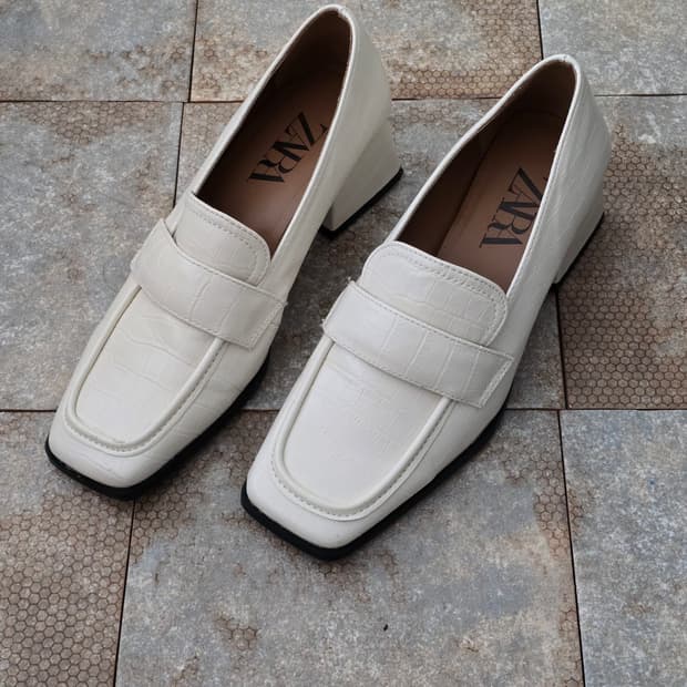 (235)자라 크로커 힐 로퍼 구두